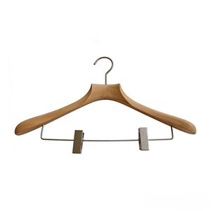 Cintres de luxe en bois de hêtre écologiques avec revêtement antidérapant en caoutchouc pour l'affichage de vêtements haut de gamme en magasin - Product Image 1