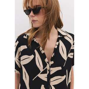 Camisa informal de manga corta con estampado y logotipo frontal - Product Image 2