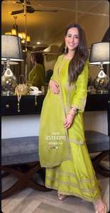 Hermosas lentejuelas de seda Chinon Zari Work Palazzo Set con Top Modern Reversible Salwar Kameez para ocasiones de fiesta - Product Image 6