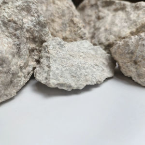 ไพโรฟิลไลต์ช่วยเพิ่มความทนทานต่อสภาพอากาศของแผ่นยางมุงหลังคาชนิดพิเศษ ทำให้หลังคาเรียบมีอายุการใช้งานยาวนานขึ้น - Product Image 1