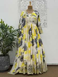 ชุดเดรสยาวพร้อมชุดเดรสจากดีไซเนอร์ - Product Image 6