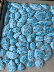 Pierre précieuse Larimar de qualité supérieure Pierre précieuse Larimar naturelle Forme mixte Cabochon Poli Pierre semi-précieuse pour bijoux - Product Image 2