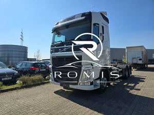 Camion Trattore Usato Volvo FH 500 Bianco 6x4 AMT 2020, Diesel Euro 6 per Trasporto Logistico, 251-350 CV, Capacità di Carico 21-30 Tonnellate - Product Image 2