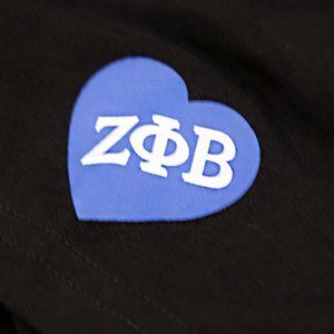 เสื้อยืดผ้าฝ้าย100สำหรับผู้หญิง Zeta phi Beta เสื้อยืดปักเลื่อมสีดำตัวอักษรกรีกมีสไตล์เสื้อลำลองแนวกรีกแวววาว - Product Image 5