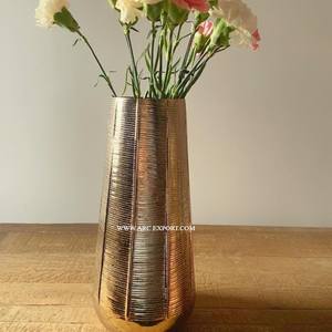 Grand vase d'intérieur à fleurs en métal doré brillant pour la décoration de la maison et du mariage, grand vase d'angle en métal du fournisseur indien - Product Image 1
