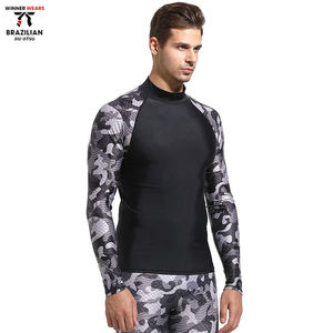 ชุดว่ายน้ำสำหรับผู้ชายน้ำหนักเบาพิมพ์ลาย UPF50 + โลโก้ได้ตามต้องการพร้อมชุดป้องกันรังสียูวีแบบสั้นมีหลายสี - Product Image 3