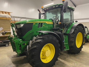 รถแทรกเตอร์ JD 6R 185 ชั่วโมงการใช้งานต่ำ ยี่ห้อ John Deere 6R 185 มือสองขาย - Product Image 2