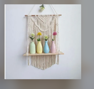 Étagère murale en macramé verticale Art Déco pour les décorations de Diwali et d'anniversaire - Product Image 1