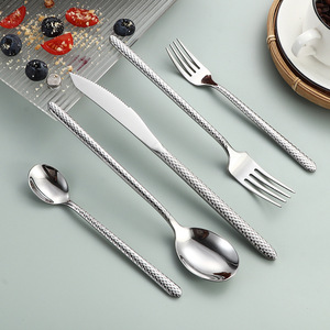 <span class=keywords><strong>Juego</strong></span> <span class=keywords><strong>de</strong></span> <span class=keywords><strong>Cubiertos</strong></span> <span class=keywords><strong>de</strong></span> Acero Inoxidable Plateado Martillado Moderno, con Mango Texturizado Pulido a Espejo, Cuchillo, Tenedor, Cuchara, para Hotel, Boda - Product Image 3