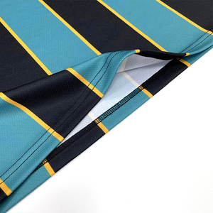 Ensemble de maillots de football vintage de haute qualité, design personnalisé, kits de football par sublimation, impression de logo, vente en gros, hauts et shorts - Product Image 5