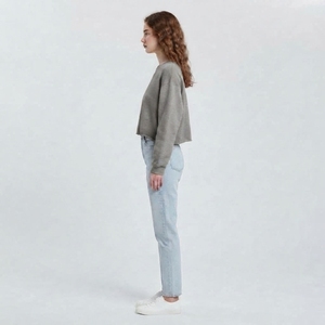 Sweat-shirt court personnalisé pour femme, col rond, manches longues, décontracté, doux et confortable, fournisseur de vêtements à marque privée - Product Image 3