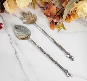 Serveur à salade en métal à poignée ergonomique pour une prise en main confortable et facile lors des réunions de famille des hôtels de cuisine de longue durée - Product Image 4