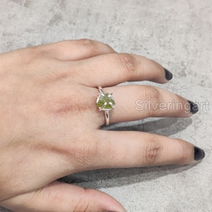 Joyería de piedra en bruto, anillo para mujer, peridoto piedra preciosa de Natural en bruto, piedra natal de agosto, banda de punta de aniversario, anillo de Plata de Ley 925 - Product Image 4