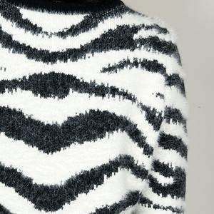 เสื้อสเวตเตอร์ถักของผู้หญิงเสื้อสเวตเตอร์แบบถักระบายอากาศได้ดีสำหรับฤดูหนาวแบบบางพร้อมโลโก้ด้านหน้าและด้านหลัง2025 - Product Image 2