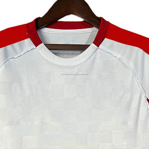 Fabrication de vêtements de qualité, fabricant de maillots de football personnalisés pour hommes, impression par transfert thermique, 100% polyester, rayé, col rond, manches courtes, 100g - Product Image 6