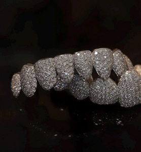 กริลล์เพชรโมอิสซาไนต์ระดับพรีเมียม ดีไซน์ไร้ตำหนิ กระชับพอดี สไตล์เครื่องประดับทันสมัยสำหรับสวมใส่ในชีวิตประจำวัน สไตล์ฮิปฮอป - Product Image 5