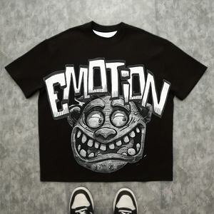 Camiseta Moderna Personalizada con Estampado Urbano, Estilo Casual Juvenil, de Manga Corta y Talla Grande para Hombre - Product Image 1