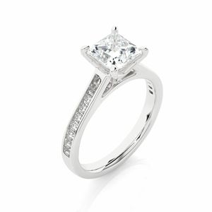 Bague en diamant à 4 broches de taille princesse - Product Image 1