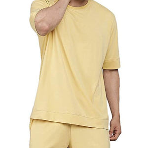 ชุดเซ็ตเสื้อฮู้ดถักนิตติ้งแฟชั่นฤดูร้อนปี 2026 ขายส่ง รับทำโลโก้ เสื้อครอปท็อป กางเกงขาสั้นสองชิ้นสำหรับผู้ชาย ระบายอากาศได้ดี - Product Image 2