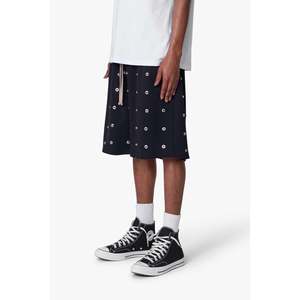 Shorts amples en molleton 100 % coton teint en pièce avec boutons sur toute la surface - Product Image 3