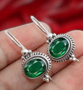Boucles d'oreilles clous émeraude, pierre de naissance de mai, en argent sterling 925 plaqué or, mignonnes et élégantes, cadeau pour femme, idéales pour les fêtes - Product Image 4
