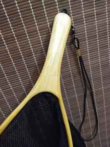 Épuisette de pêche à la mouche d'extérieur avec cadre en bois et filet en caoutchouc, outil de capture de truites à lancer à la main - Product Image 6