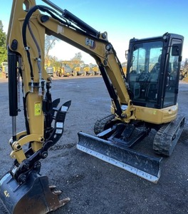 2021 CAT 303.5E2 CR Mini Excavator 24 HP MOTEUR DIESEL-9300LBS CABINE équipée de chaleur et de climatisation-LUMIÈRES LED - Product Image 4