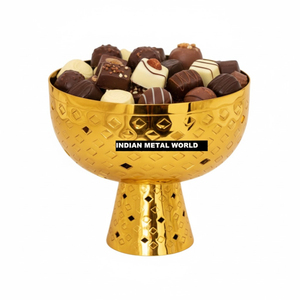 Bol de service sur pied en métal martelé doré au design moderne, finition dorée unique, bol à chocolat pour la décoration de la maison et les fêtes de mariage - Product Image 1