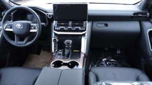 Sin Accidentes, Auto Usado TOYOTA LANDCRUISER 300 V6 VXR <span class=keywords><strong>ZX</strong></span> de 7 Plazas, Motor Turbo, Autos Usados Listos para Enviar a Todo el Mundo - Product Image 2