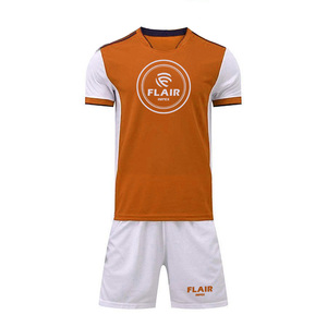 Kits de football personnalisés de haute qualité pour hommes, maillot de football à la mode avec impression par sublimation, service OEM pour nom, logo, style supérieur - Product Image 6