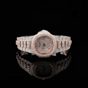 นาฬิกาฮิปฮอปผู้ชายประดับเพชรโมอิสซาไนต์ ตัวเรือนทองคำแท้ 18K สายหนังพรีเมียม นาฬิกาแฟชั่นหรูหรา ดีไซน์ Iced Out สุดพิเศษ - Product Image 4
