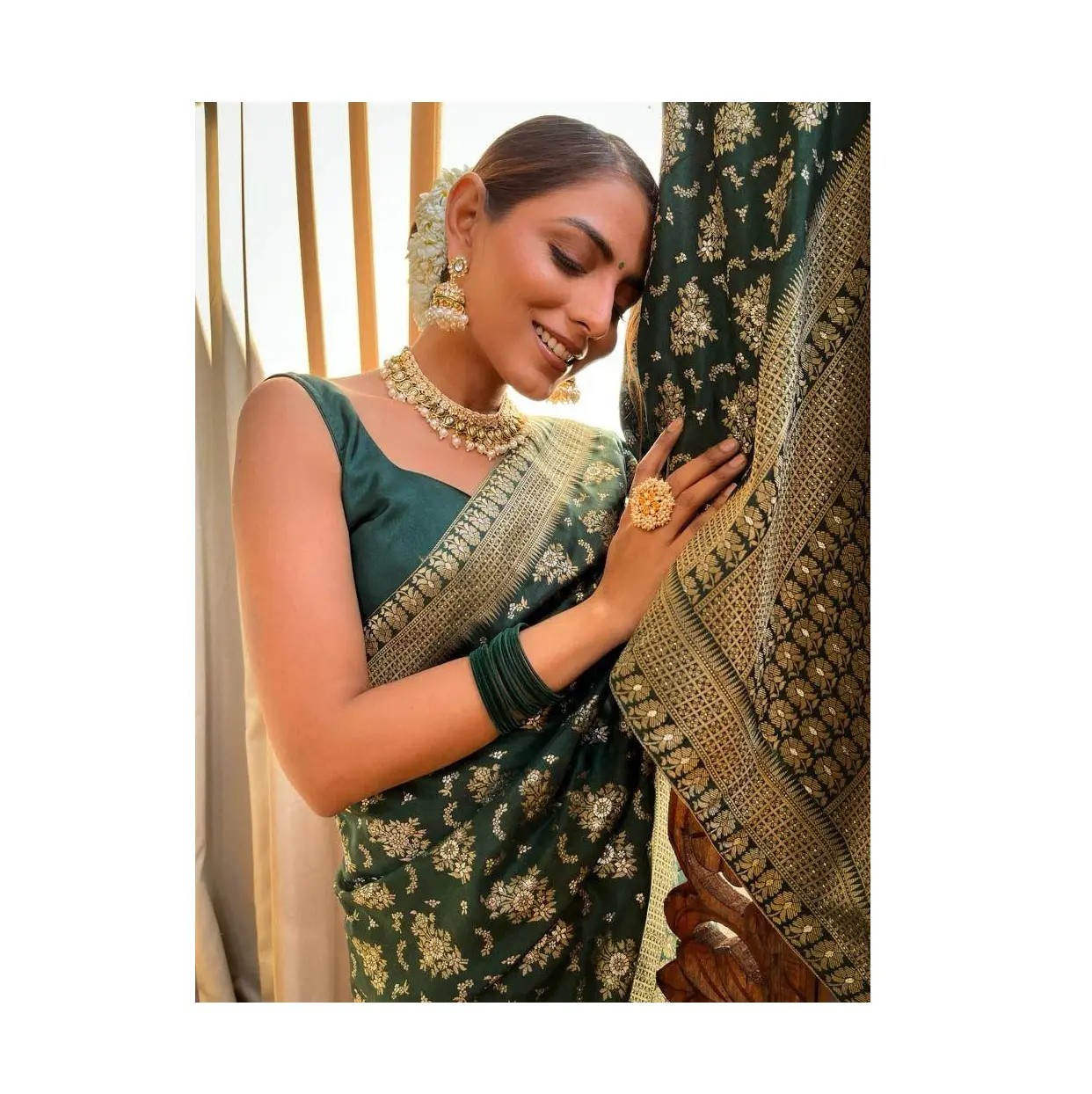 Sari de seda pesado y hermoso de estilo moderno de última moda de diseño para mujer a un precio razonable de la India