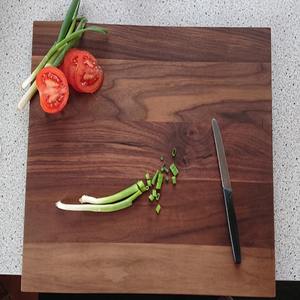 Planche à découper rectangulaire en bois d'acacia de qualité supérieure, très vendue, avec rainures profondes pour le jus, lavable au lave-vaisselle et épaisseur personnalisable - Product Image 1