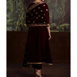 Robe en velours de valeur Robe en velours en tissu doux respirant faite à la main la plus populaire robe en velours élégante à bas quantité minimale de commande à vendre - Product Image 6