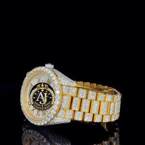 Montre-bracelet de cérémonie en or avec bracelet entièrement serti de moissanite et affichage des chiffres romains, à prix de gros - Product Image 2