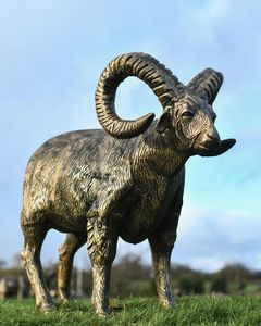 Escultura de animal de hierro de Estilo Vintage para exteriores elaborada con arte detallado para elevar la decoración de césped o patio de jardín rústico - Product Image 5