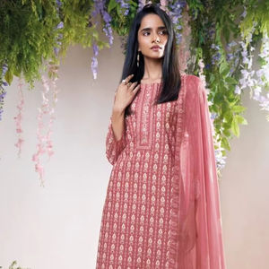 Salwar Kameez Party Wear en coton de qualité supérieure imprimé et brodé Vêtements indiens et pakistanais Tarifs de gros disponibles - Product Image 1