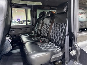 SUPER OFERTA: LA-ND RO-V-ER DE-FEN-DER 110 KAHN 1995 CON KIT DE CARROCERÍA ANCHA, MOTOR V8 PERSONALIZADO, TRANSMISIÓN AUTOMÁTICA Y ASIENTOS DE CUERO - Product Image 3