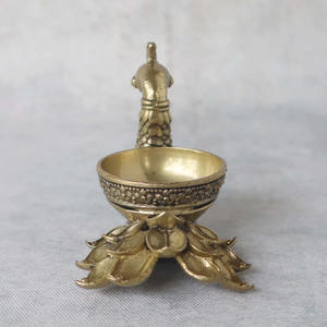 Diya en laiton de paon élégant pour l'éclairage traditionnel Diya de paon en laiton fabriqué à la main pour la décoration de fête - Product Image 4