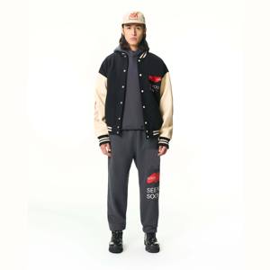 Fabricant OEM Veste universitaire de haute qualité pour hommes Manteau de baseball personnalisé Letterman Manches en cuir brodé en chenille Coton - Product Image 2