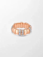 แหวนทองคำโรสโกลด์ 18K ประดับเพชรทรงกลม 32 เม็ด น้ำหนัก 0.89 กะรัต สี GH-VS  แบบขัดเงา ลายร่อง  สำหรับโอกาสพิเศษและงานเลี้ยง - Product Image 3