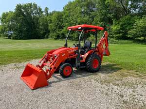 Mini Tractor de 24 HP con Implementos / Tractor Kubota B26 TLB con Cargador Disponible - Product Image 6
