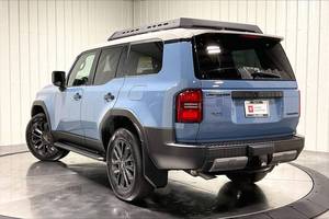 (W&T) PROMOCIÓN Venta de VEHÍCULOS USADOS Toyota Land Cruiser 2025 4x4 (2.4L 4 cilindros Turbo) SUV USADO - Product Image 2