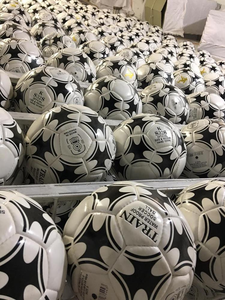 BALLON DE FOOTBALL Taille Officielle Ballons de Football Personnalisés avec Logo pour la Compétition et l'Entraînement Vente en Gros Disponible - Product Image 3