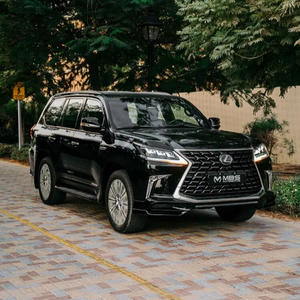 LX570 2021 SUV Usada con Tracción en las Cuatro Ruedas, Asientos de Cuero, Interior Oscuro y Techo Panorámico - Product Image 3