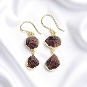 Vente en gros de boucles d'oreilles goutte et pendantes en argent 925 plaqué or grenat pierre de naissance bijoux fins pour femmes - Product Image 1