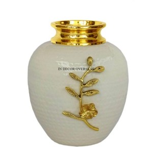 Florero de metal resistente de diseñador antiguo con recubrimiento en polvo de color blanco con parte superior chapada en oro de proveedor indio a bajo precio - Product Image 2