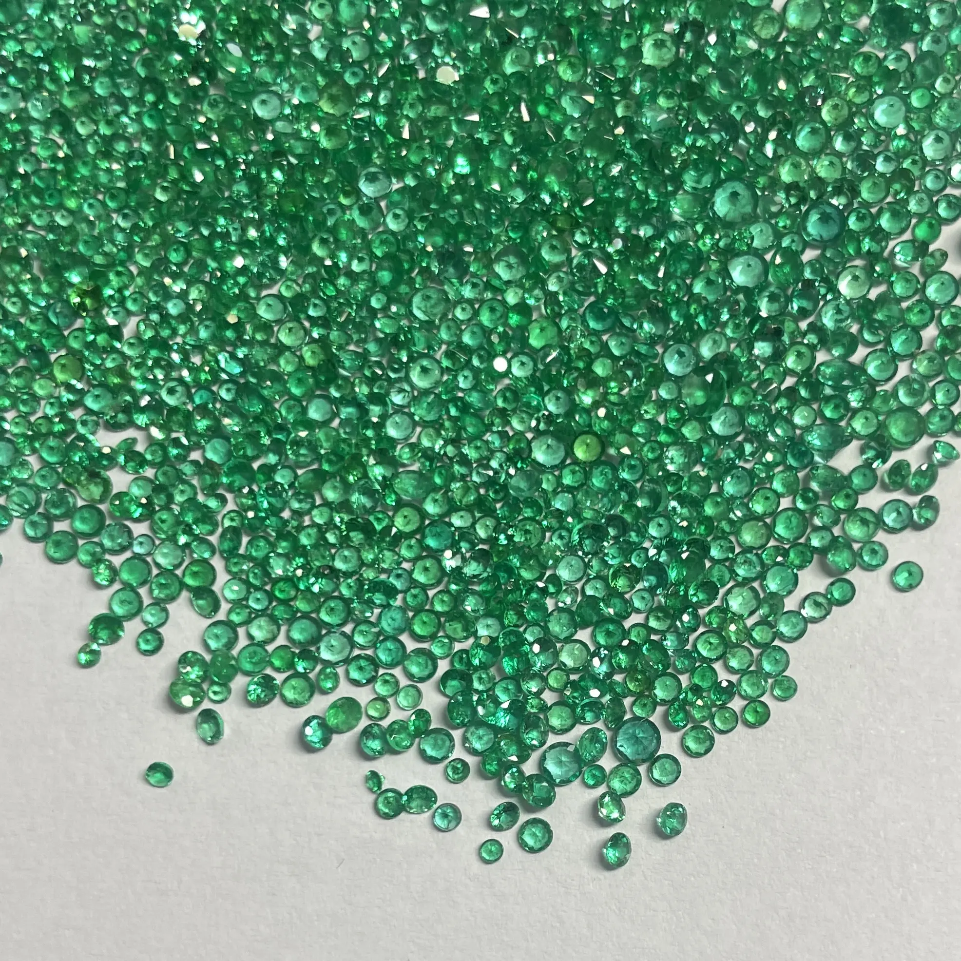 2mm 2.5mm 3mm Natural Limpo Verde Zambiana Esmeralda Facetada Rodada Diamante Corte Solto Gemstone Atacado Pedra Preciosa Anel de Jóias