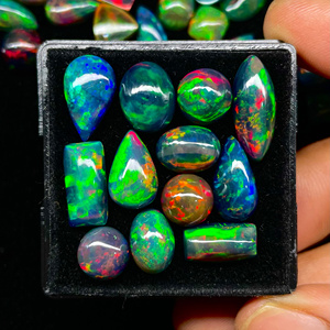 Caja de 12 Uds. De cabujón de ópalo negro de buena calidad, lote de cabujón de ópalo llamativo múltiple, Ópalo Welo negro de forma mixta para la fabricación de joyas - Product Image 1