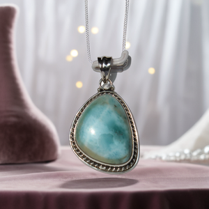 Pendentif en argent sterling 925 avec cabochon en larimar, fait main, plaqué rhodium, cristal naturel, bijoux bohèmes, cadeau pour elle - Product Image 1